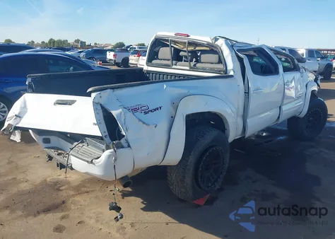 2009 Toyota Tacoma Base V6 z USA, uszkodzony, nr VIN 3TMLU42N19M021659